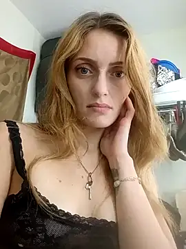Snapshot of Tessietee chatting on April 19, 7:05 pm Tessietee online show from April 19, 7:05 pm