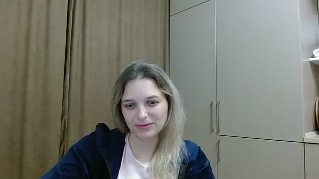 Snapshot of ElisSky301 chatting on November 18, 9:08 pm ElisSky301 online show from November 18, 9:08 pm