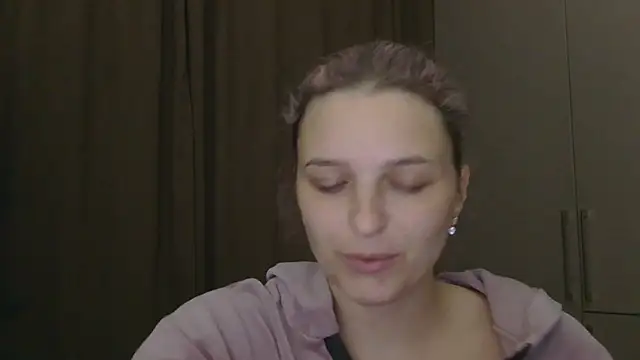 Snapshot of ElisSky301 chatting on December 13, 8:47 pm ElisSky301 online show from December 13, 8:47 pm