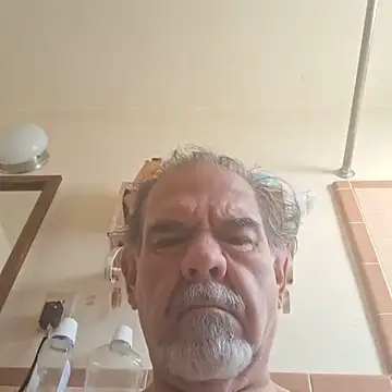 Snapshot of pena633 chatting on November 10, 12:59 pm pena633 online show from November 10, 12:59 pm