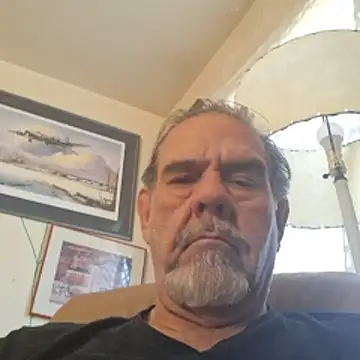 Snapshot of pena633 chatting on November 12, 3:23 pm pena633 online show from November 12, 3:23 pm