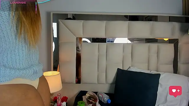 Snapshot of AnguelJones chatting on December 4, 4:22 am AnguelJones online show from December 4, 4:22 am