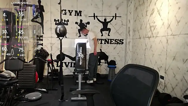 Snapshot of Lil_James chatting on November 17, 8:03 pm Lil James online show from November 17, 8:03 pm