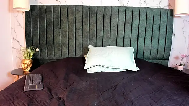 Snapshot of Lil_James chatting on November 26, 7:48 pm Lil James online show from November 26, 7:48 pm