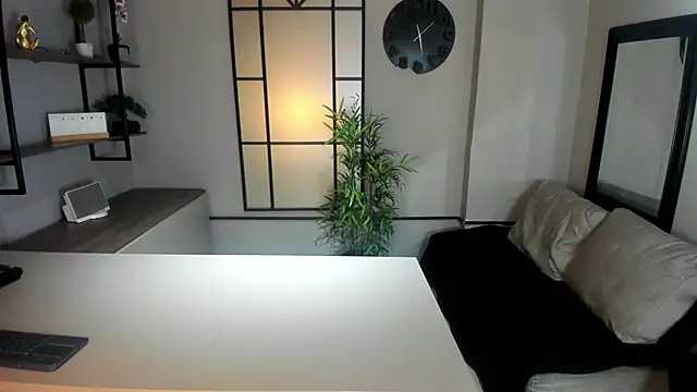 Snapshot of Lil_James chatting on December 4, 7:55 pm Lil James online show from December 4, 7:55 pm