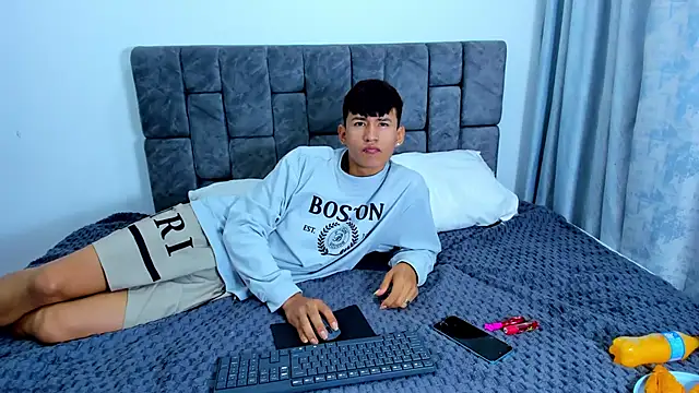 Snapshot of Nicolas_Torres_ chatting on October 28, 7:12 am Nicolas Torres online show from October 28, 7:12 am