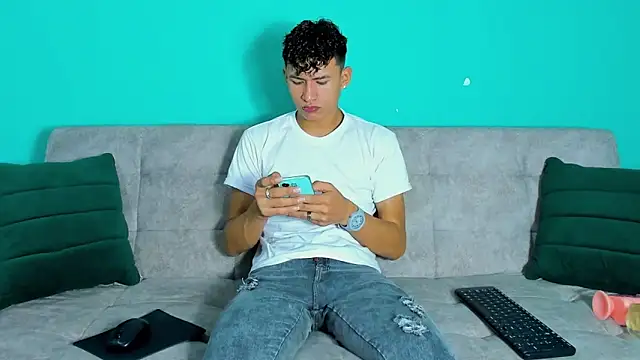 Snapshot of Nicolas_Torres_ chatting on November 22, 2:21 am Nicolas Torres online show from November 22, 2:21 am