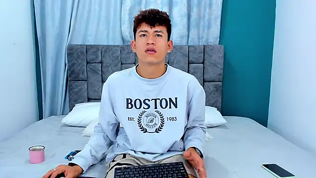 Snapshot of Nicolas_Torres_ chatting on December 2, 7:25 am Nicolas Torres online show from December 2, 7:25 am