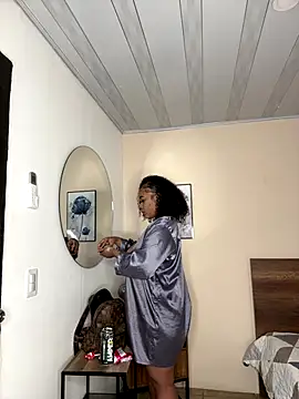 Snapshot of YariRose chatting on November 13, 1:21 pm YariRose online show from November 13, 1:21 pm