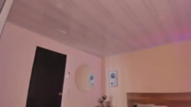 Snapshot of YariRose chatting on December 17, 2:12 pm YariRose online show from December 17, 2:12 pm