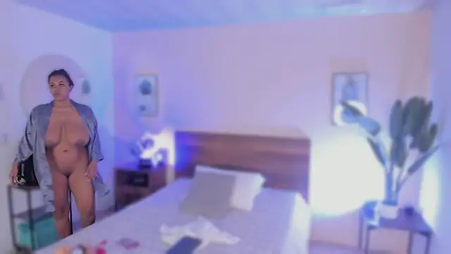 Snapshot of YariRose chatting on December 20, 1:29 pm YariRose online show from December 20, 1:29 pm