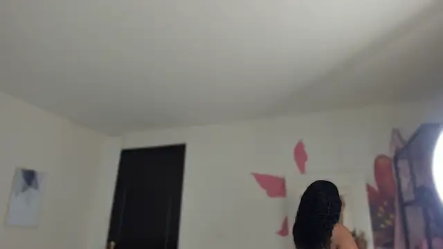 YariRose online show from March 14, 2:55 pm