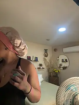 Snapshot of YariRose chatting on July 11, 3:04 pm YariRose online show from July 11, 3:04 pm