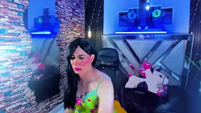 Jennfer Winson online show from November 15, 7:32 pm