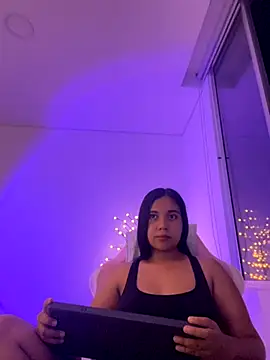 Snapshot of aly_nicols chatting on November 19, 5:51 am aly nicols online show from November 19, 5:51 am