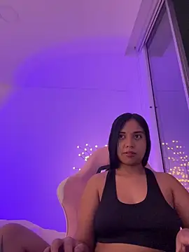 Snapshot of aly_nicols chatting on November 25, 3:28 am aly nicols online show from November 25, 3:28 am