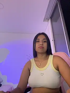 Snapshot of aly_nicols chatting on December 3, 6:21 am aly nicols online show from December 3, 6:21 am