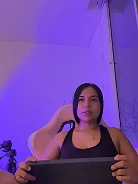 Snapshot of aly_nicols chatting on December 20, 6:20 am aly nicols online show from December 20, 6:20 am