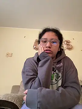 Snapshot of Kmiii21 chatting on October 21, 2:18 pm Kmiii21 online show from October 21, 2:18 pm