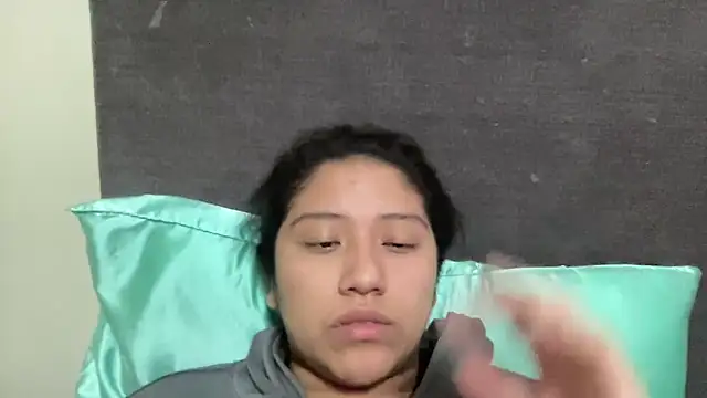 Snapshot of Kmiii21 chatting on October 22, 2:23 am Kmiii21 online show from October 22, 2:23 am