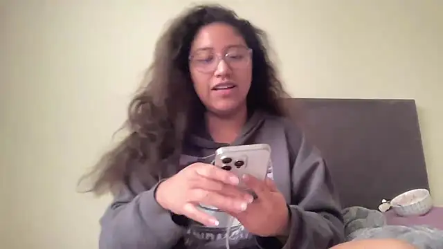 Snapshot of Kmiii21 chatting on October 24, 7:21 pm Kmiii21 online show from October 24, 7:21 pm