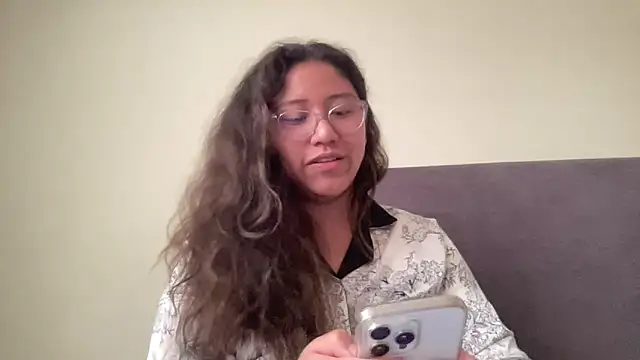 Snapshot of Kmiii21 chatting on November 10, 5:01 pm Kmiii21 online show from November 10, 5:01 pm