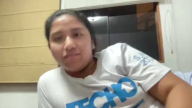 Snapshot of Kmiii21 chatting on December 15, 2:05 am Kmiii21 online show from December 15, 2:05 am