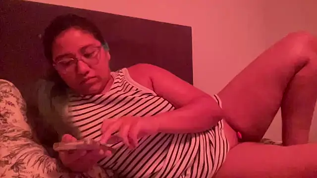 Snapshot of Kmiii21 chatting on January 18, 5:00 am Kmiii21 online show from January 18, 5:00 am