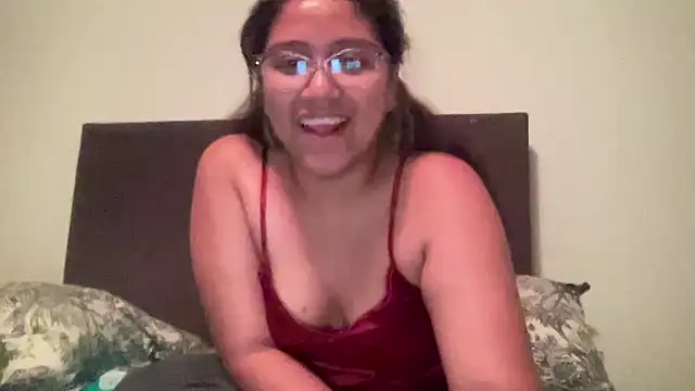 Snapshot of Kmiii21 chatting on February 3, 5:05 am Kmiii21 online show from February 3, 5:05 am