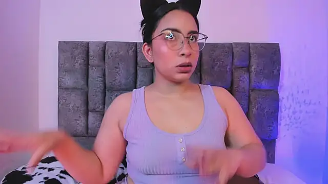 miah storm online show from November 5, 1:38 am