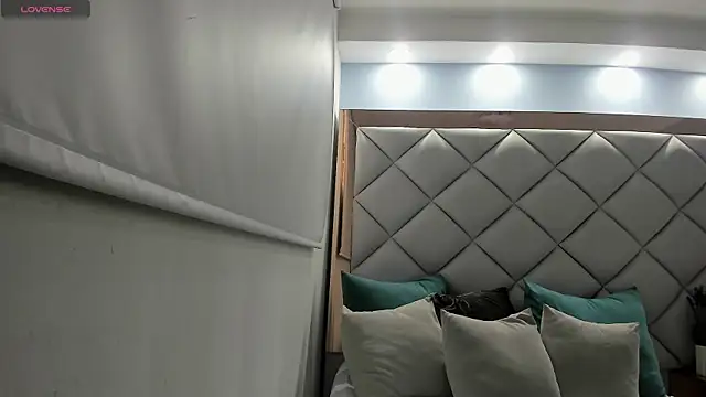 Snapshot of mirandaduboiss chatting on November 20, 5:12 pm mirandaduboiss online show from November 20, 5:12 pm