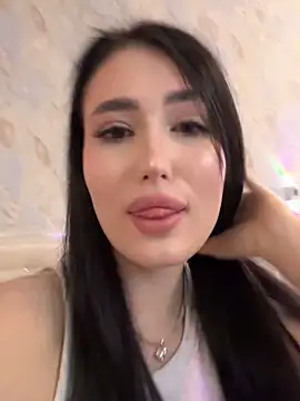 Snapshot of KailyBell chatting on October 21, 9:54 am KailyBell online show from October 21, 9:54 am