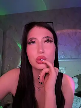 Snapshot of KailyBell chatting on November 15, 10:48 pm KailyBell online show from November 15, 10:48 pm