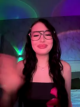 Snapshot of KailyBell chatting on December 15, 4:39 am KailyBell online show from December 15, 4:39 am