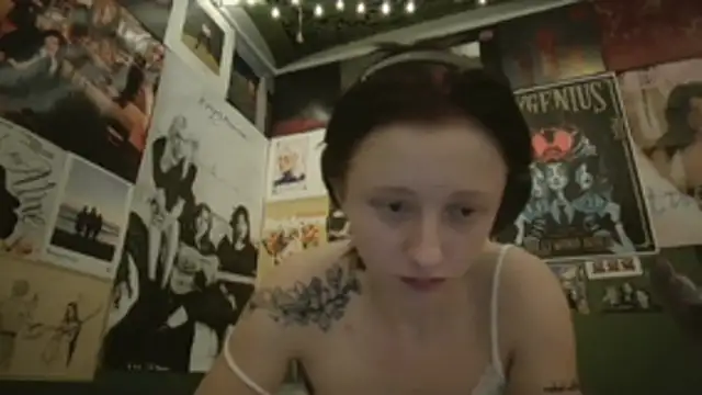 Snapshot of kutekiwi chatting on December 21, 5:25 am kutekiwi online show from December 21, 5:25 am