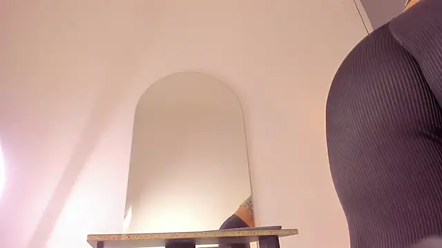 Snapshot of Miss_ambrer_ chatting on June 30, 4:13 am Miss ambrer online show from June 30, 4:13 am