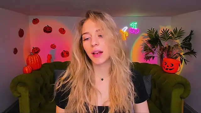 Snapshot of sassy_cutie chatting on November 5, 6:24 am sassy cutie online show from November 5, 6:24 am