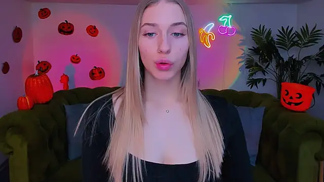 Snapshot of sassy_cutie chatting on November 12, 6:25 am sassy cutie online show from November 12, 6:25 am