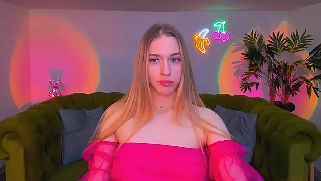 Snapshot of sassy_cutie chatting on November 30, 6:17 am sassy cutie online show from November 30, 6:17 am