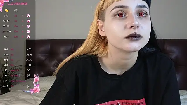 Snapshot of _JustCass_ chatting on November 28, 4:48 am JustCass online show from November 28, 4:48 am