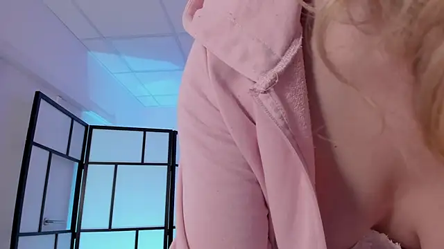 Snapshot of Synrix chatting on October 23, 6:34 am Synrix online show from October 23, 6:34 am