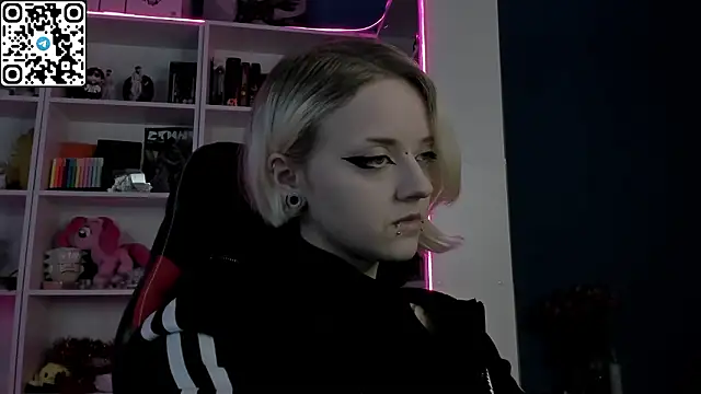 Holy Mistress S online show from February 15, 10:03 am