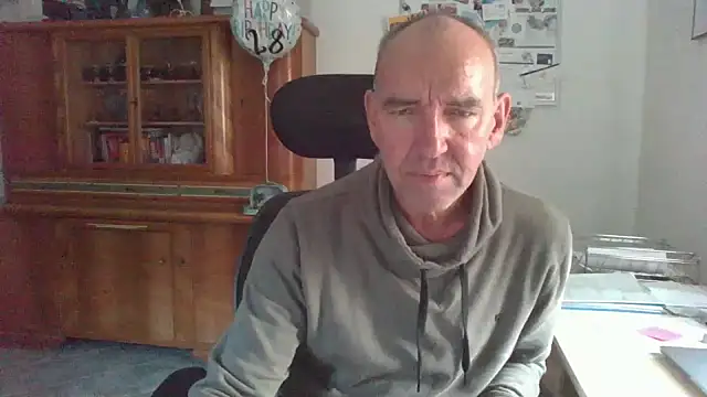 Snapshot of Lutzi1970 chatting on November 11, 2:28 pm Lutzi1970 online show from November 11, 2:28 pm