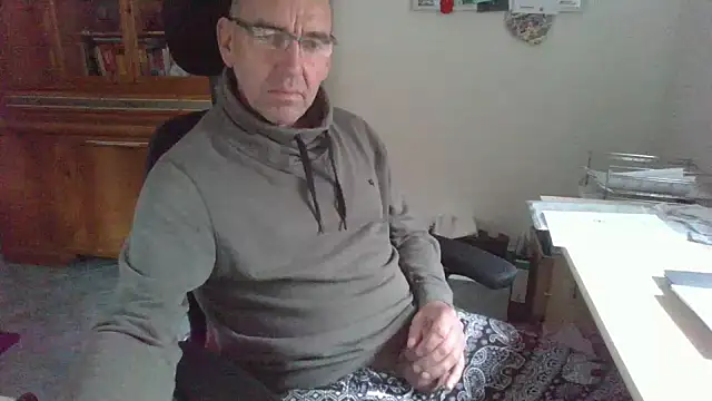 Snapshot of Lutzi1970 chatting on November 21, 10:58 am Lutzi1970 online show from November 21, 10:58 am