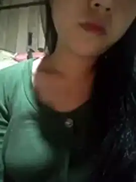 Quynhsumon online show from October 31, 1:01 pm