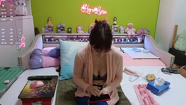  HeraLuna  online show from February 27, 9:26 pm