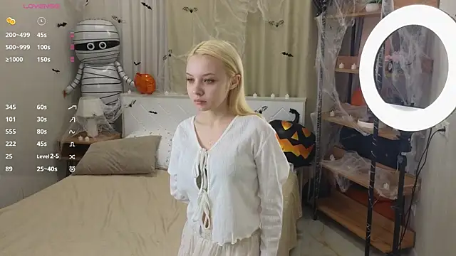 Snapshot of IraYounce chatting on November 4, 1:05 am IraYounce online show from November 4, 1:05 am