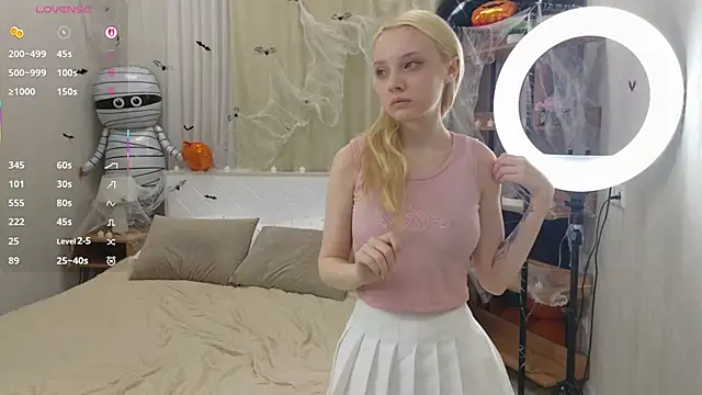 Snapshot of IraYounce chatting on November 6, 1:17 am IraYounce online show from November 6, 1:17 am