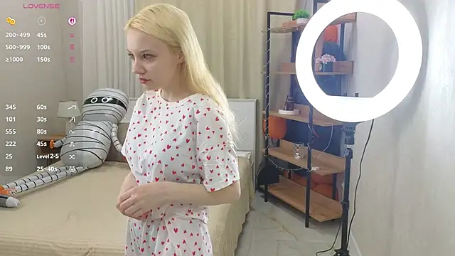 Snapshot of IraYounce chatting on November 7, 1:05 am IraYounce online show from November 7, 1:05 am