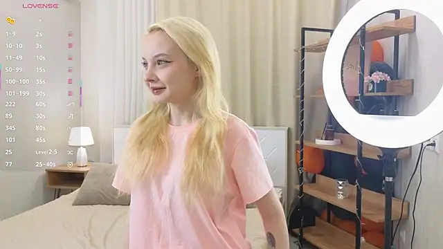 Snapshot of IraYounce chatting on November 12, 1:06 am IraYounce online show from November 12, 1:06 am